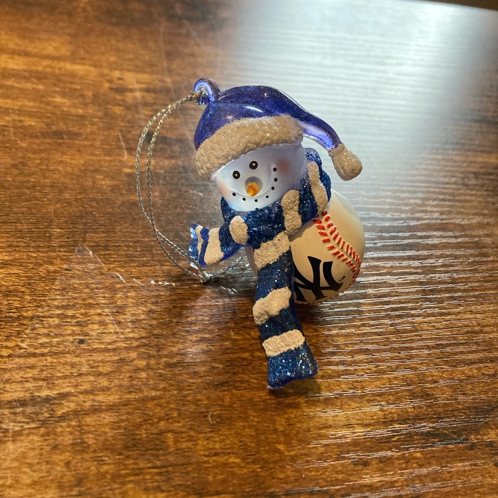 2006 Vintage MLR NY Yankees logo ornament